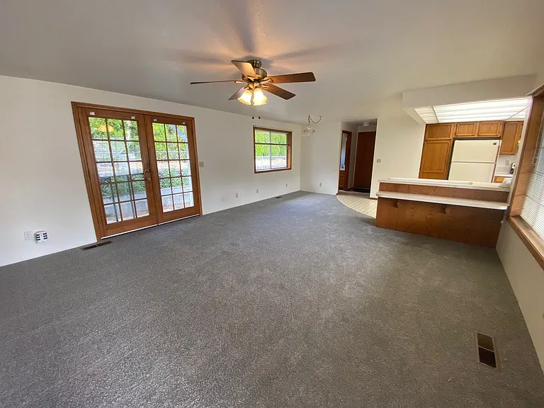 2220 NW Cabrillo Ct — Photo 6