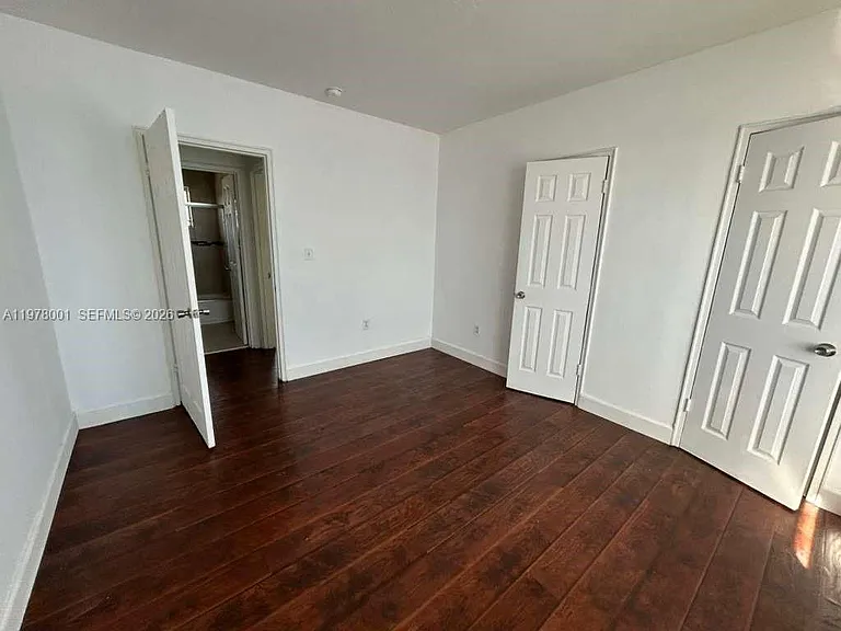 8321 Crespi Blvd #7 — Photo 9