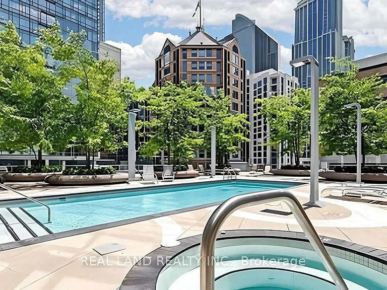 832 Bay St #502 — Photo 20