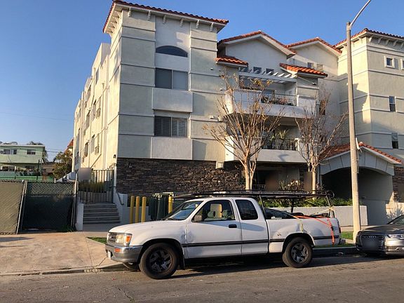 3rd image of 4733 W Elmwood Ave #103