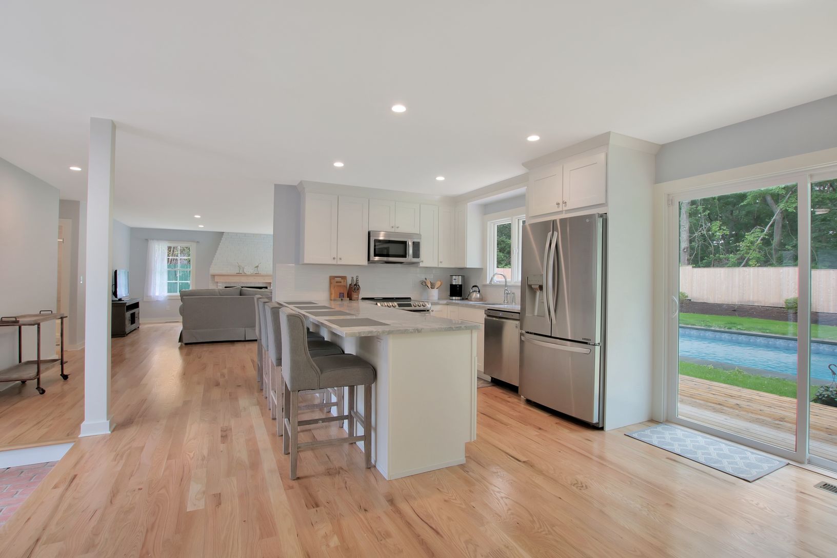  Eat in Kitchen