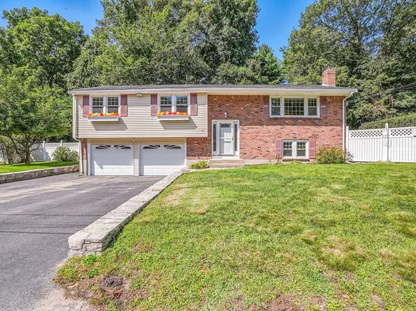 10 Diantonio Dr, Milford, MA 01757