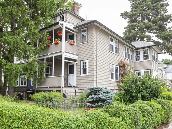 95 Selwyn St #1, Roslindale, MA 02131