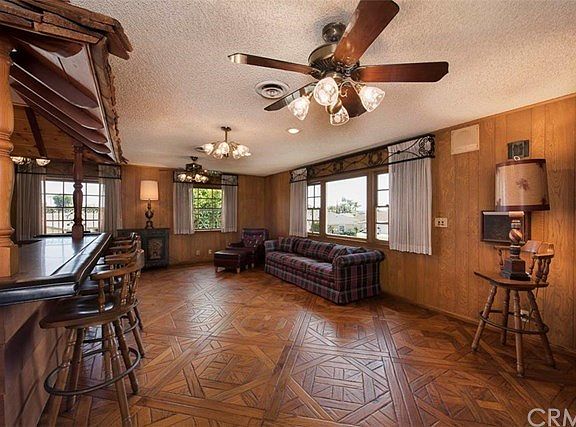 Huge upstairs bonus room complete with wet-bar.