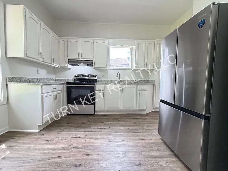 1225 Ford Ave — Photo 5