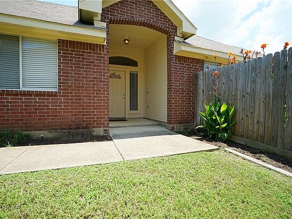 4th image of 224 Pioneer Ct