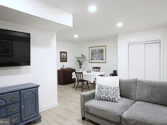 5th image of 55 Skyhill Rd APT 101