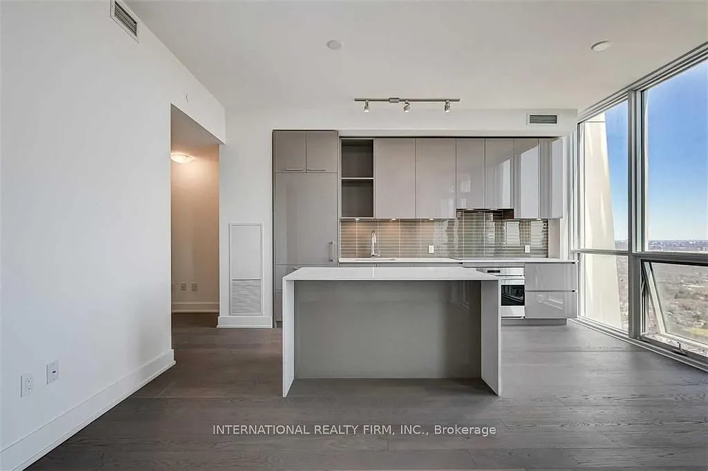 Building Photo - 1 Yorkville Ave #5409
