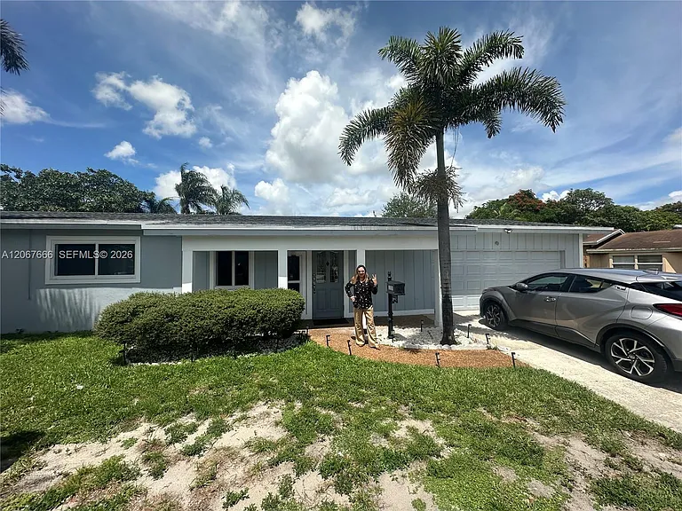 1725 NW 9th Ave #STUDIO — Photo 2