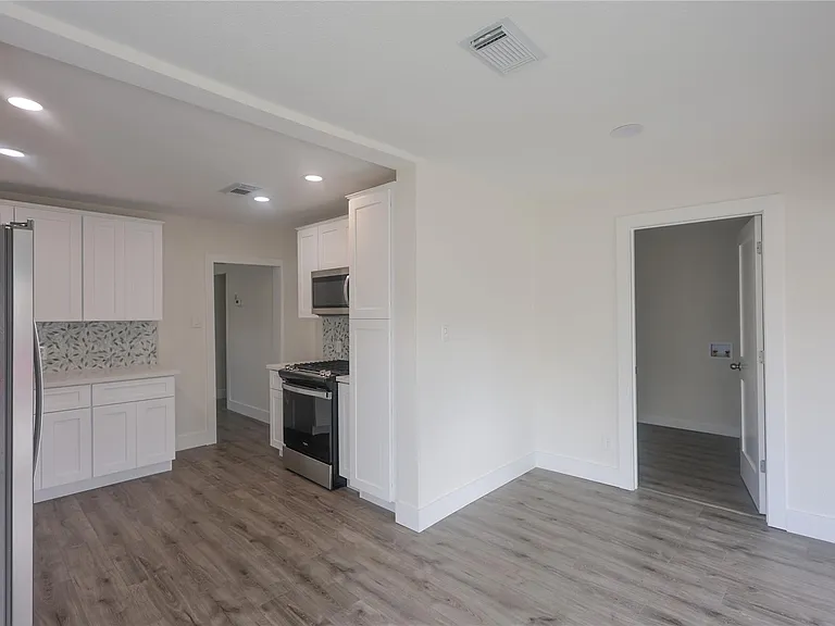 602 Higgins St — Photo 14