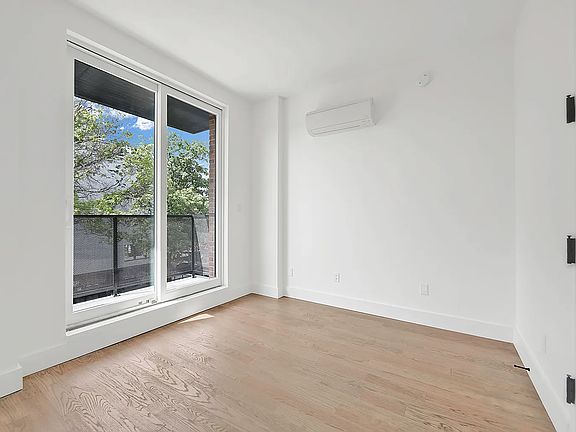 3rd image of 2909 Albemarle Rd #4R