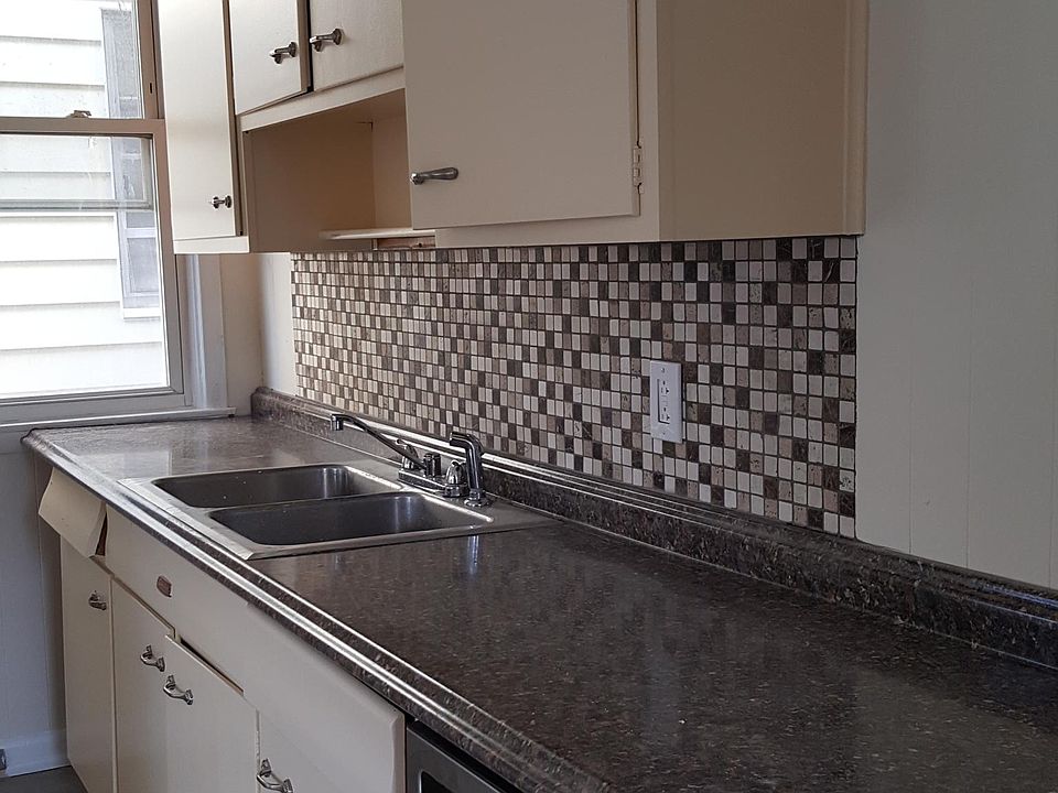 1st image of 827 3rd Ave Floor 1
