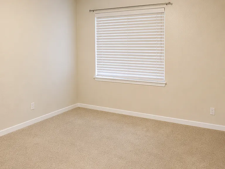 Colonial Manor — Photo 17