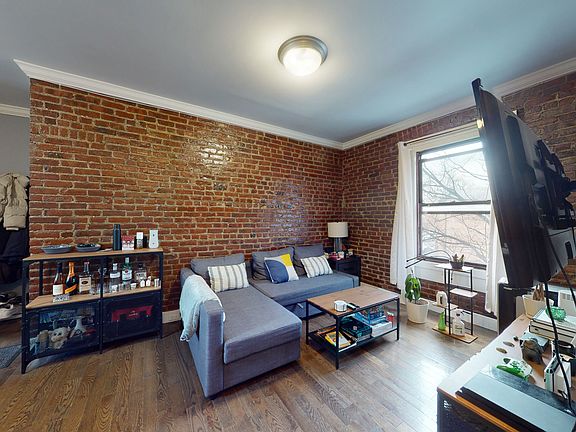 2nd image of 2106 35th St APT 3E
