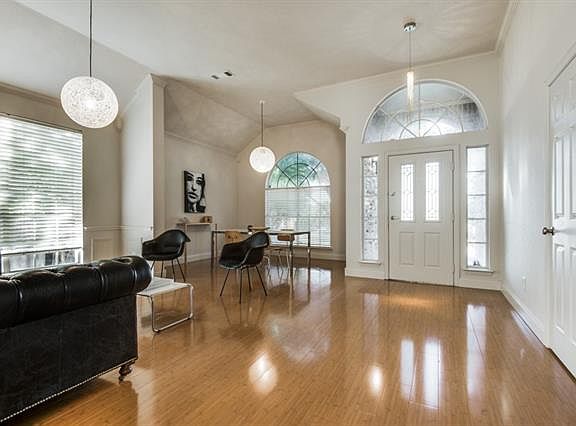 4th image of 2420 Queens Ct