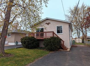 606 E Clarendon Dr, Round Lake Beach, IL