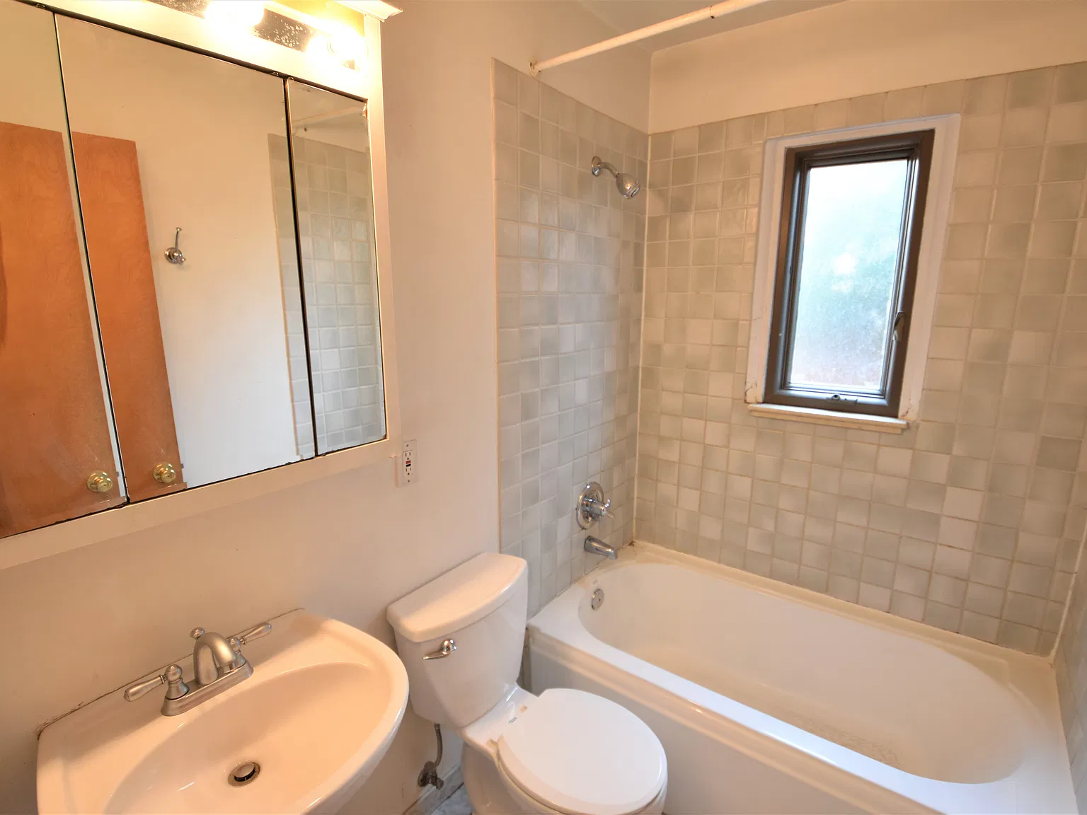 3 bed, 1358 sqft, $5,455 — Photo 4
