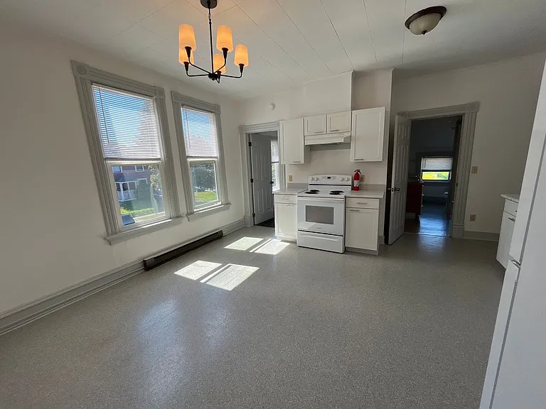 511 E Chestnut St — Photo 32