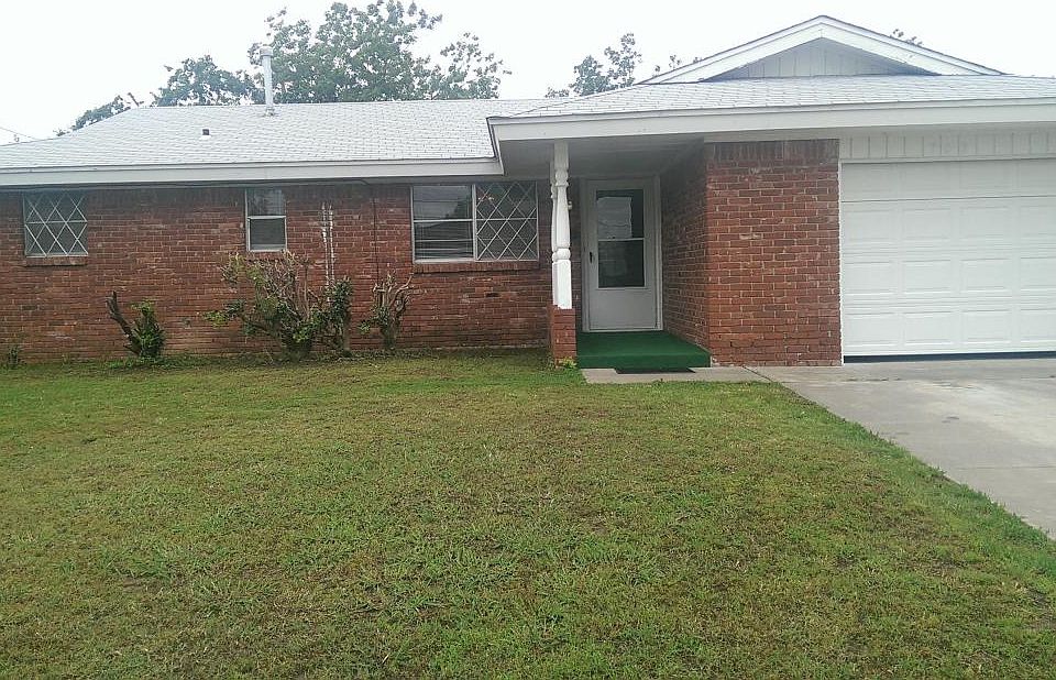 1st image of 709 Plaza Dr