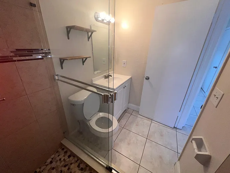 1665 W Oak Ridge Rd #C — Photo 13