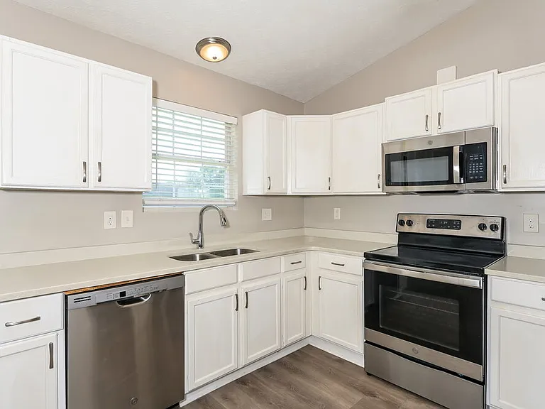 6149 Raleigh Oaks Ct — Photo 7