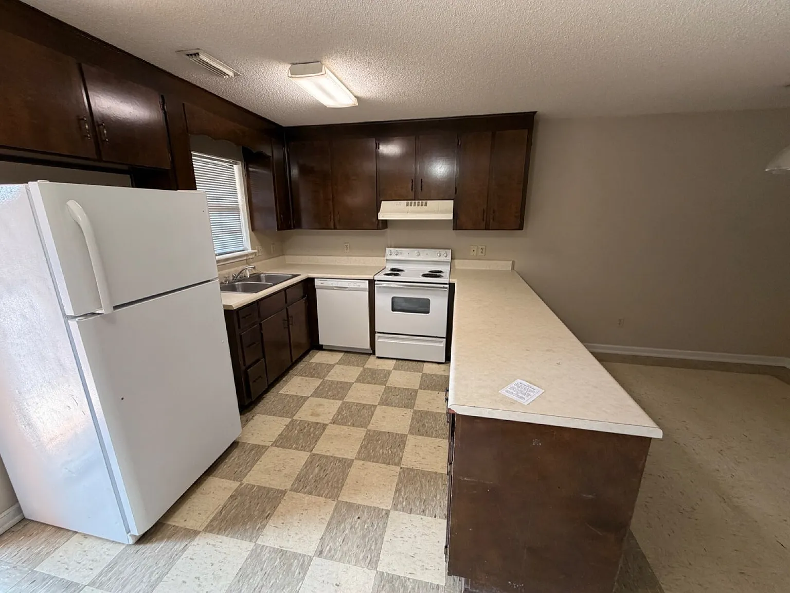 2 bed, 1.0 bath, $800 — Photo 3