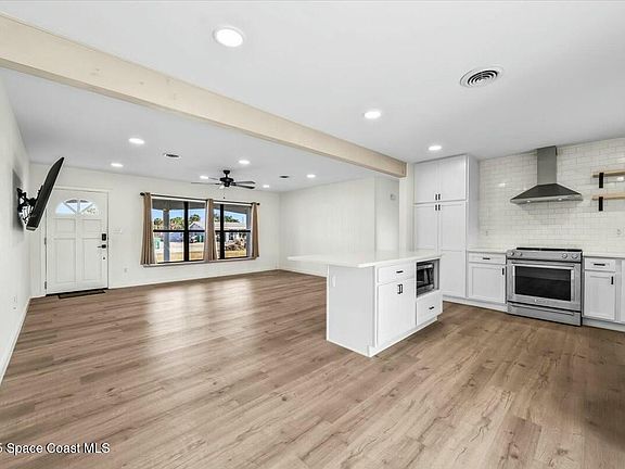 5th image of 102 Terry St
