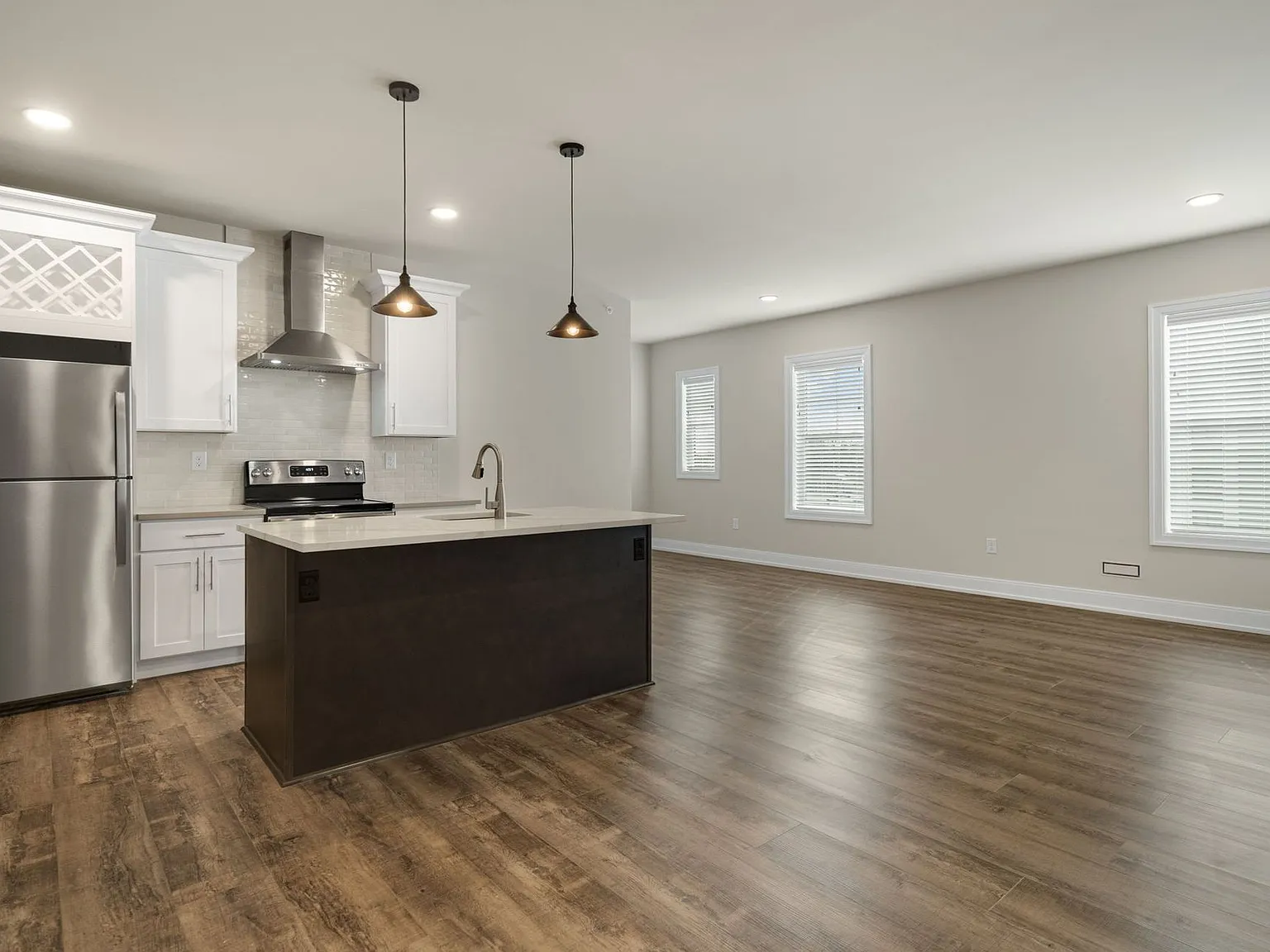 Ready for Fall! New, Luxury Two Bedroom Flat in Guilderland! — Photo 2