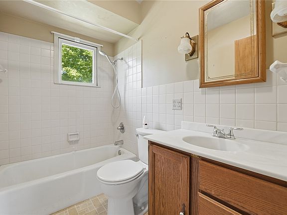 4th image of 646 S 3rd St