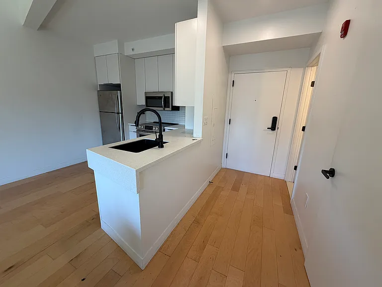 15 Allen St #302 — Photo 8