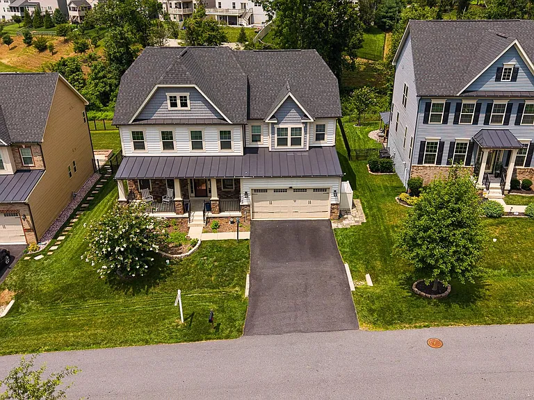 7142 Starmount Way — Photo 3