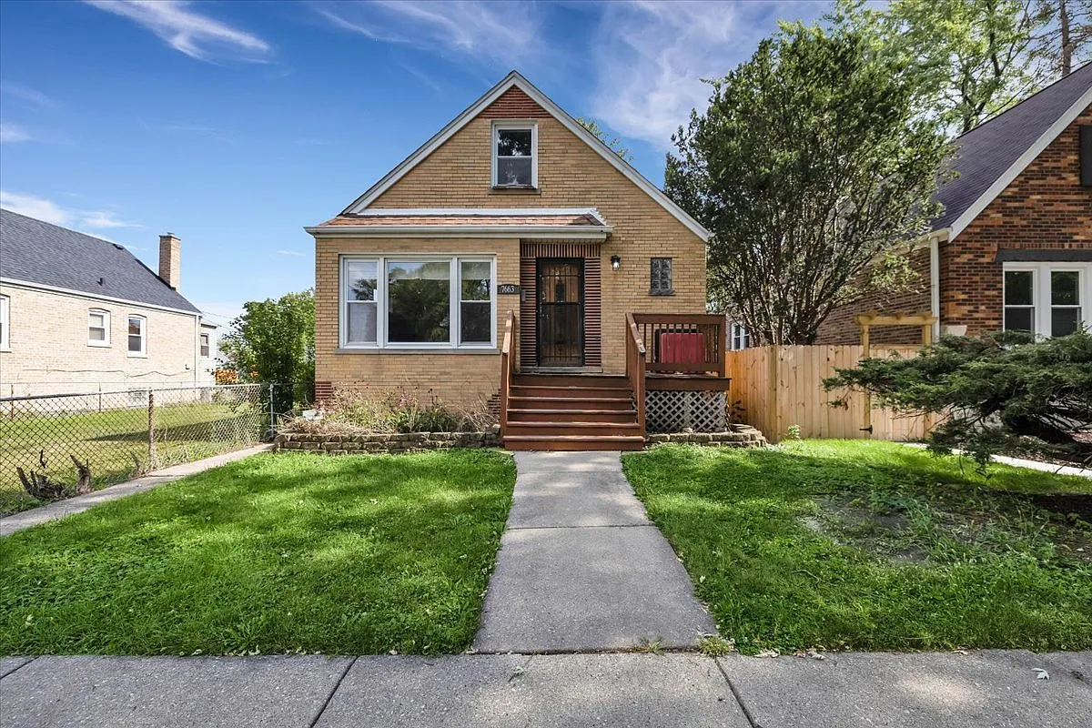 7663 W Forest Preserve Ave photo 1