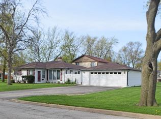 2410 Wing St, Rolling Meadows, IL 60008