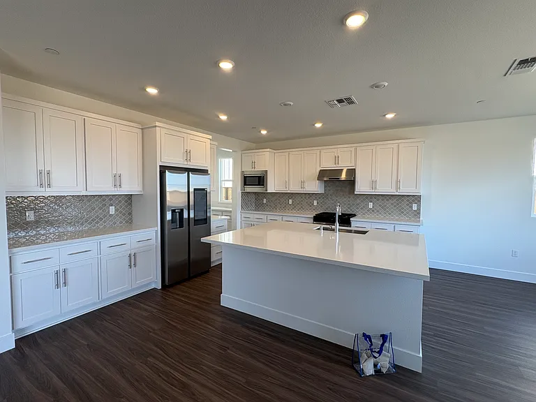 7966 Lamplight Dr — Photo 19