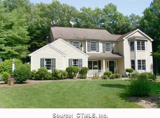 2 Woodleigh Pl, Weatogue, CT 06089