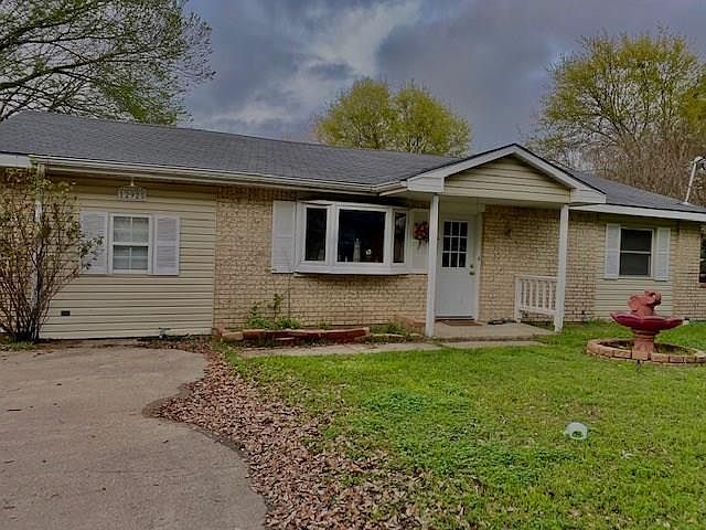 1st image of 12925 Mitchell Dr