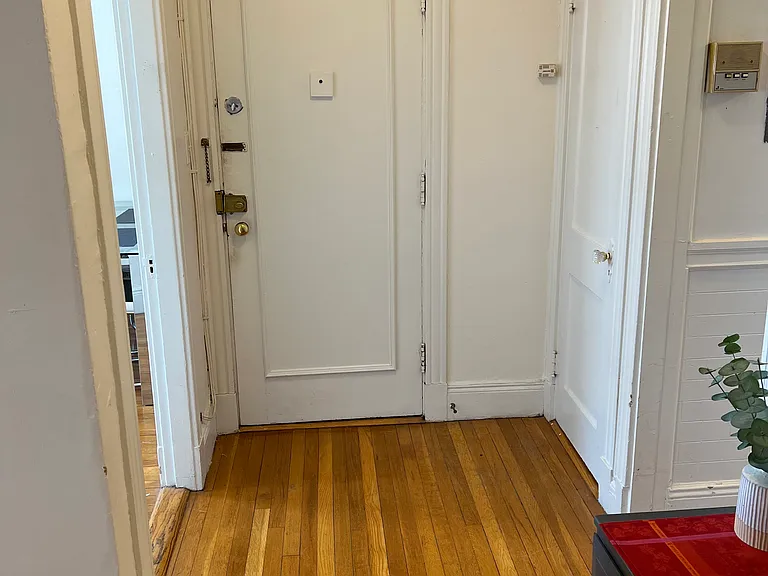 80 Sutherland Rd #4 — Photo 7