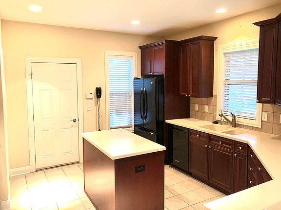 5th image of 1033 Starlight Ln