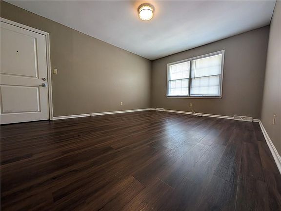 4th image of 8414 Travis Ln