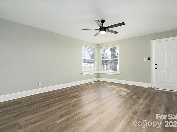 4th image of 1327 F Ave SE