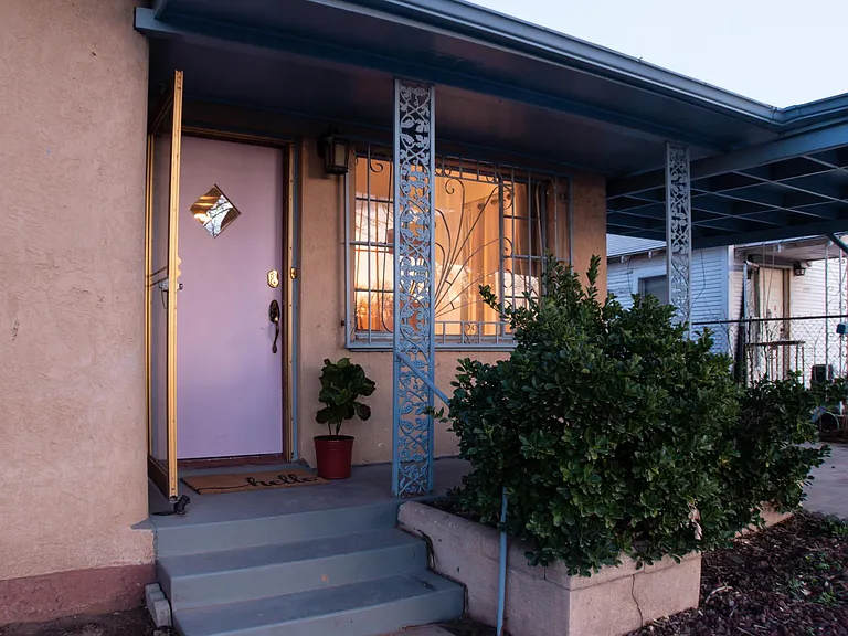 404 S Guadalupe St — Photo 1