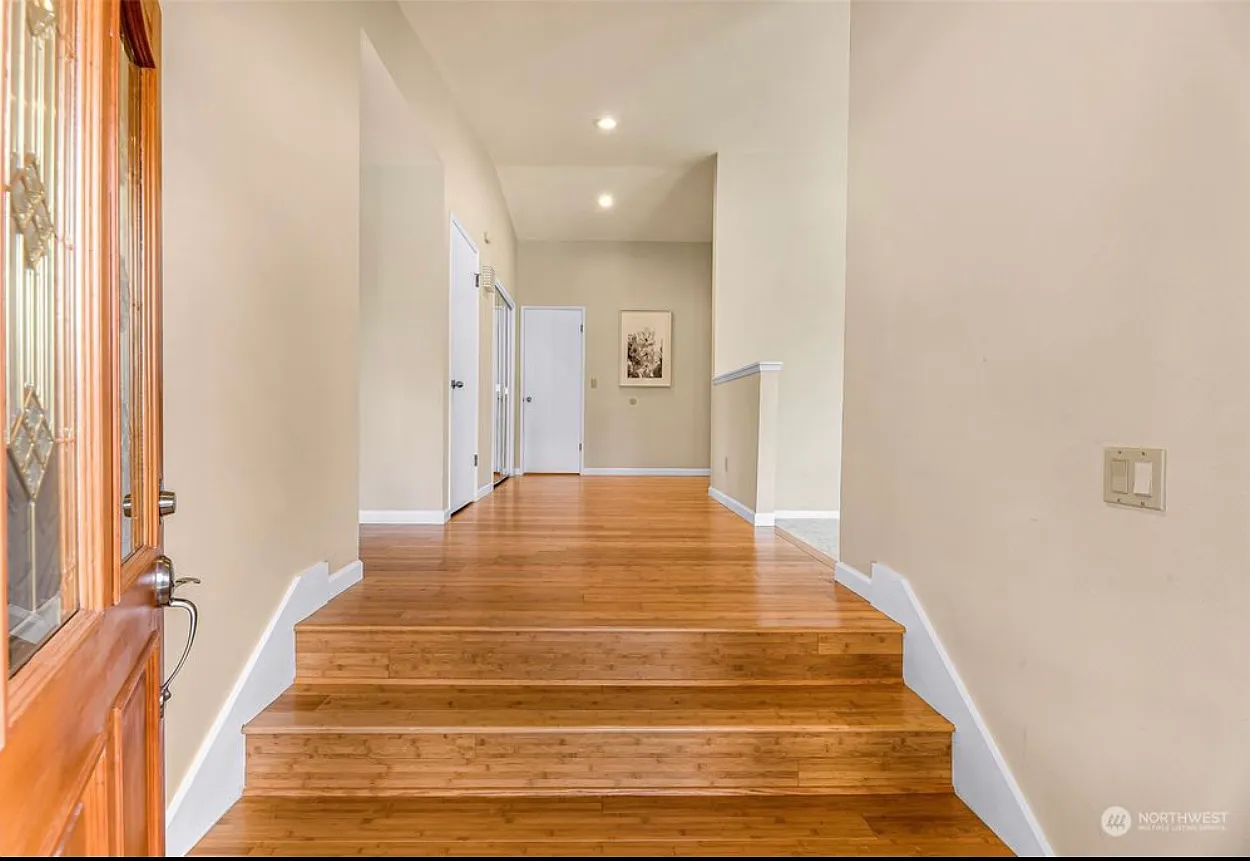 4 bed, 3070 sqft, $5,950 — Photo 3
