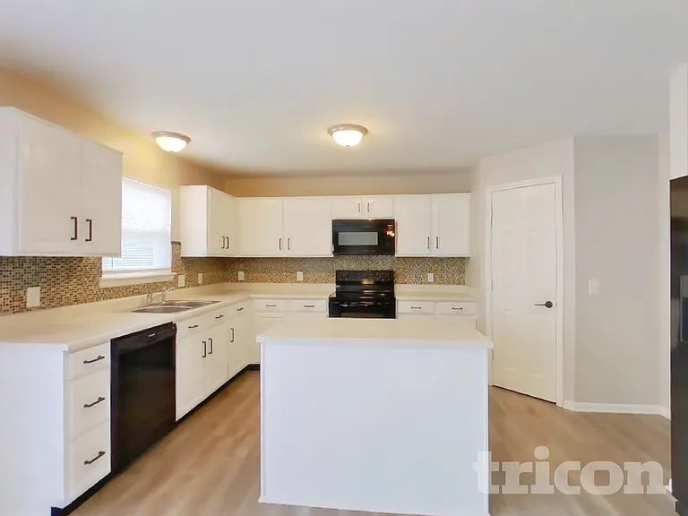 6612 Smithfield Dr — Photo 6