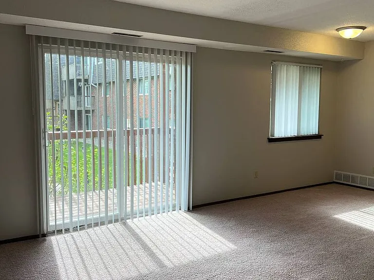 Lantern Square Apartments Spacious 1, 2 & 3 Bedrooms — Photo 32
