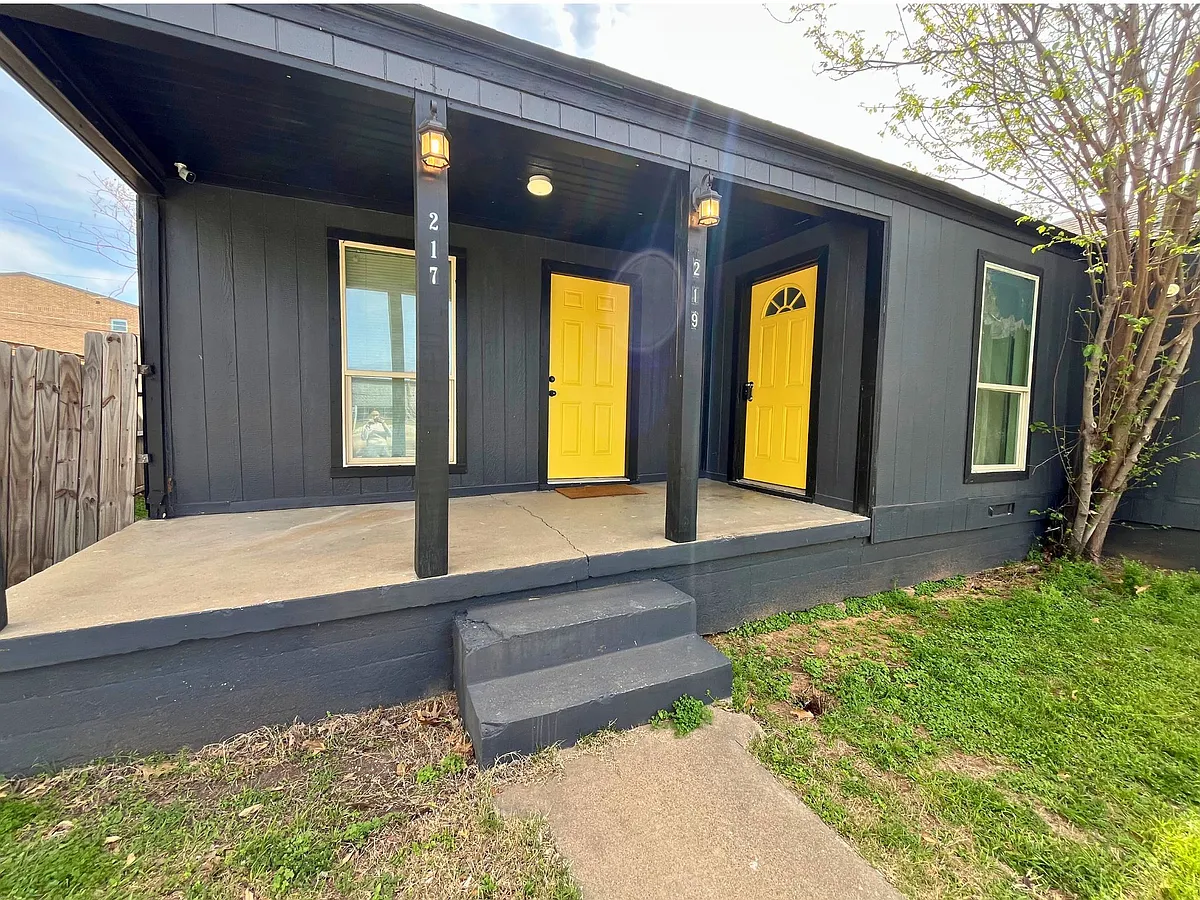 Building Photo - 217 Adrian Dr #219