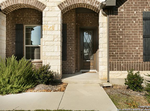 4th image of 428 Whistlers Way