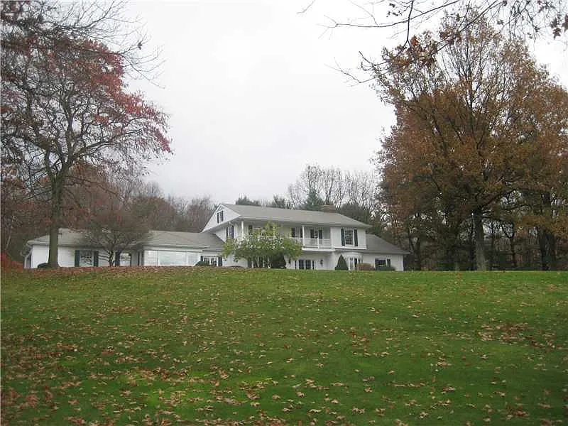 4 Foxwood Dr photo 1