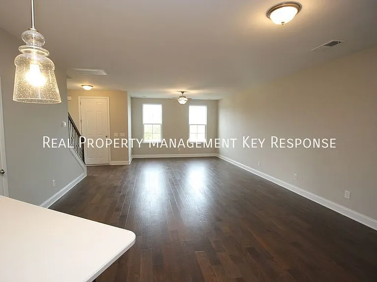 153 Grandstand Blvd — Photo 6