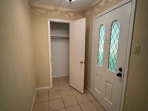 2nd image of 1807 Crescent Dr