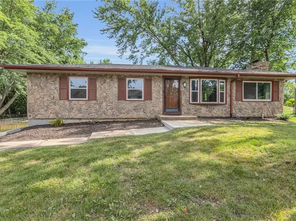 7610 W 194th St, Stilwell, KS 66085